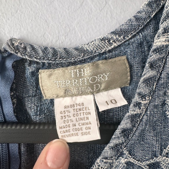 The Territory Ahead Blue Denim Dress Sleeveless Floral Lace Size 10 - Picture 4 of 5